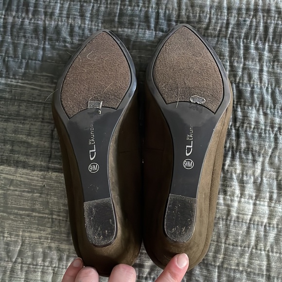 Chinese laundry olive suede wedges 9.5 ✨final reduction - Picture 3 of 5